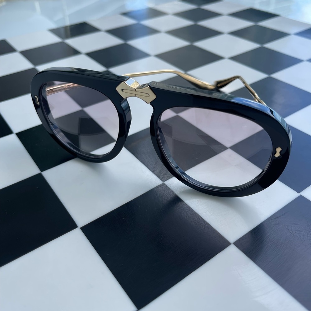 GUCCI  sunglasses